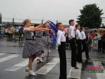 Июль. Независимость. Праздник под зонтом Июль. Независимость. Праздник под зонтом