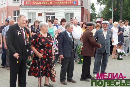 70 лет под мирным небом. В памятную дату на Лунинетчине прошли митинги, автопробег и открытие памятника 70 лет под мирным небом. В памятную дату на Лунинетчине прошли митинги, автопробег и открытие памятника