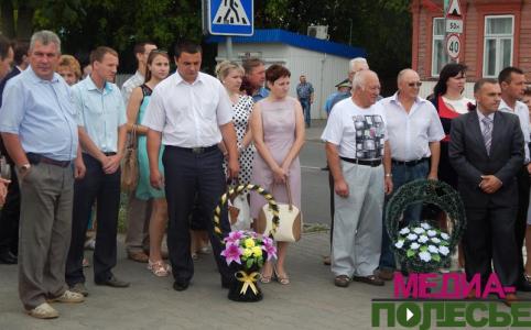 70 лет под мирным небом. В памятную дату на Лунинетчине прошли митинги, автопробег и открытие памятника 70 лет под мирным небом. В памятную дату на Лунинетчине прошли митинги, автопробег и открытие памятника