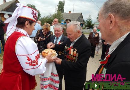 70 лет под мирным небом. В памятную дату на Лунинетчине прошли митинги, автопробег и открытие памятника 70 лет под мирным небом. В памятную дату на Лунинетчине прошли митинги, автопробег и открытие памятника