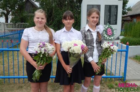 70 лет под мирным небом. В памятную дату на Лунинетчине прошли митинги, автопробег и открытие памятника 70 лет под мирным небом. В памятную дату на Лунинетчине прошли митинги, автопробег и открытие памятника