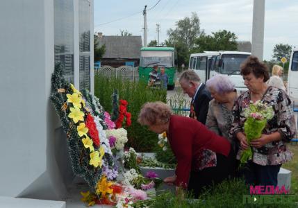 70 лет под мирным небом. В памятную дату на Лунинетчине прошли митинги, автопробег и открытие памятника 70 лет под мирным небом. В памятную дату на Лунинетчине прошли митинги, автопробег и открытие памятника