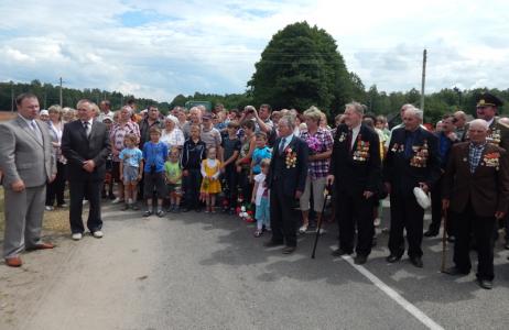 70 лет под мирным небом. В памятную дату на Лунинетчине прошли митинги, автопробег и открытие памятника 70 лет под мирным небом. В памятную дату на Лунинетчине прошли митинги, автопробег и открытие памятника