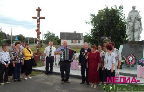 70 лет под мирным небом. В памятную дату на Лунинетчине прошли митинги, автопробег и открытие памятника 70 лет под мирным небом. В памятную дату на Лунинетчине прошли митинги, автопробег и открытие памятника