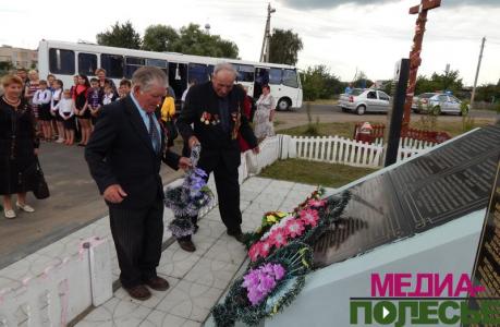 70 лет под мирным небом. В памятную дату на Лунинетчине прошли митинги, автопробег и открытие памятника 70 лет под мирным небом. В памятную дату на Лунинетчине прошли митинги, автопробег и открытие памятника