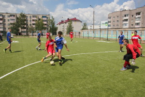 В рамках социального проекта «Родная сторона –детям» прошло открытие нового мини-футбольного поля в городе Костюковичи