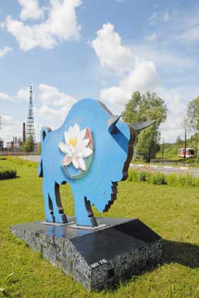 На перекрестке перед «Полимиром» появился зубр На перекрестке перед «Полимиром» появился зубр