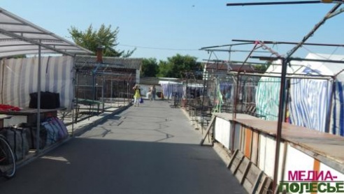 Единичные предприниматели работали 1 июля на рынке в Лунинце