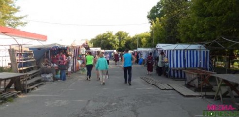 Единичные предприниматели работали 1 июля на рынке в Лунинце
