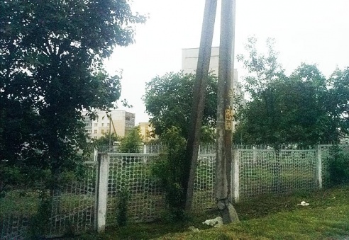 Этот столб скоро упадет