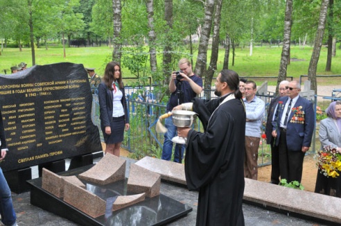 Благодаря работе женского поискового отряда «Катюша» в Жодино состоялось открытие памятника у братской могилы