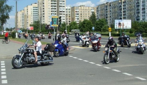 В Барановичах байкеры показали мастер-класс