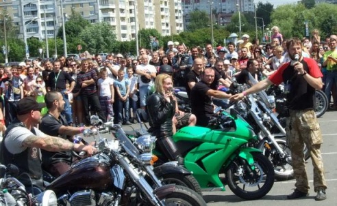 В Барановичах байкеры показали мастер-класс