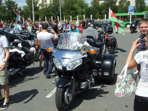 В Барановичах байкеры показали мастер-класс