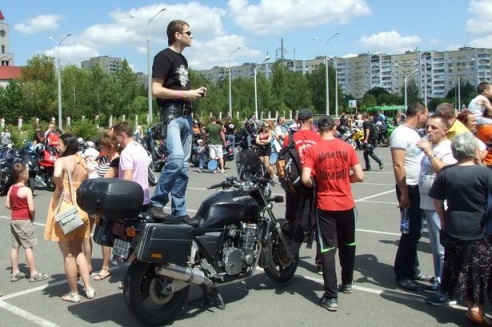 В Барановичах байкеры показали мастер-класс