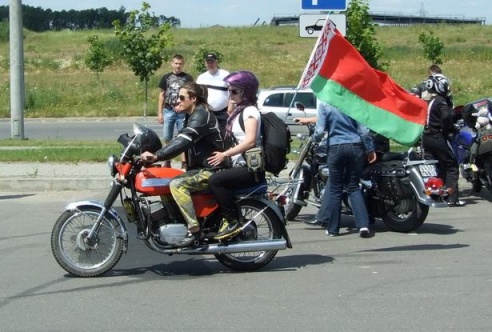 В Барановичах байкеры показали мастер-класс