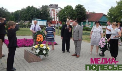 70 лет под мирным небом. В памятную дату на Лунинетчине прошли митинги, автопробег и открытие памятника