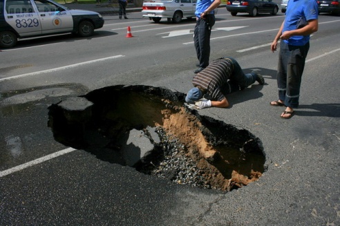 В центре Могилёва провалился асфальт