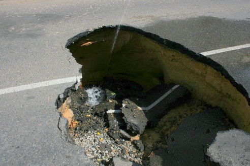 В центре Могилёва провалился асфальт