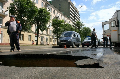 В центре Могилёва провалился асфальт