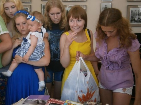 В Барановичах обменялись вещами и «просушили» фотоснимки