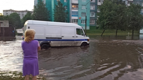 Сильный ливень вызвал потоп в Бобруйске