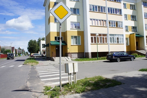 Фотофакт: в Рогачёве обнаружили курьёзный пешеходный переход