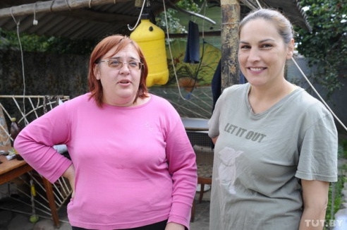 «Даже любимых собак оставляют в лесу привязанными к дереву». Репортаж о самом большом в Беларуси приюте для бездомных животных