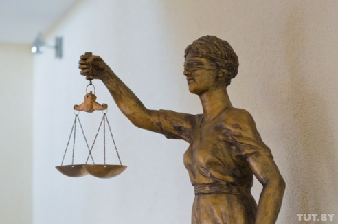 «Они просто переступили через нас, пострадавших, и пошли»: в Речице судили пьяного водителя, сбившего людей на остановке