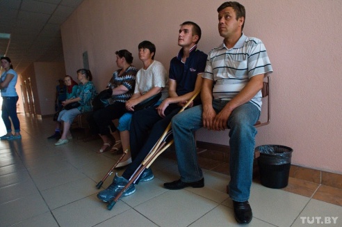 «Они просто переступили через нас, пострадавших, и пошли»: в Речице судили пьяного водителя, сбившего людей на остановке