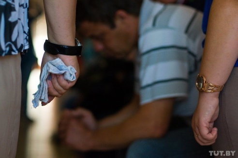 «Они просто переступили через нас, пострадавших, и пошли»: в Речице судили пьяного водителя, сбившего людей на остановке