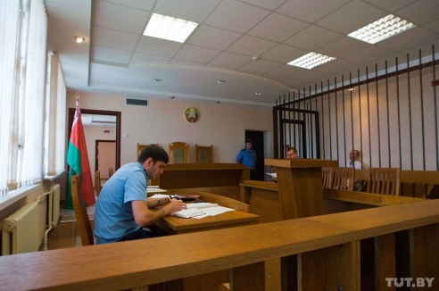 «Они просто переступили через нас, пострадавших, и пошли»: в Речице судили пьяного водителя, сбившего людей на остановке