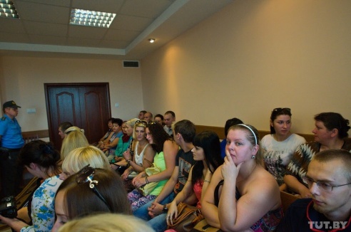 «Они просто переступили через нас, пострадавших, и пошли»: в Речице судили пьяного водителя, сбившего людей на остановке