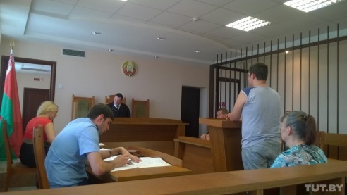 «Они просто переступили через нас, пострадавших, и пошли»: в Речице судили пьяного водителя, сбившего людей на остановке