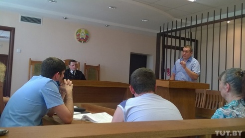 «Они просто переступили через нас, пострадавших, и пошли»: в Речице судили пьяного водителя, сбившего людей на остановке