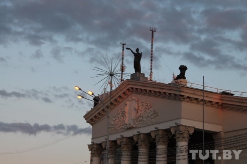 Встречать рассвет на набережной Сожа пришли «самые стойкие» выпускники-спортсмены (фото)