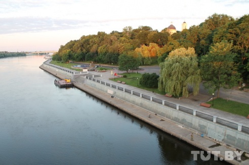 Встречать рассвет на набережной Сожа пришли «самые стойкие» выпускники-спортсмены (фото)