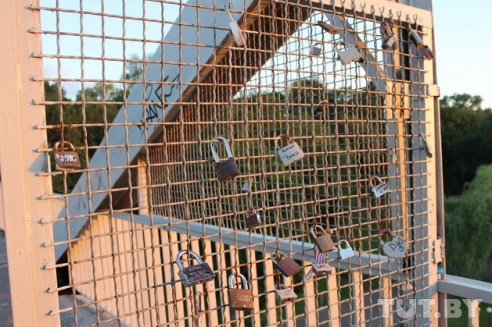 Встречать рассвет на набережной Сожа пришли «самые стойкие» выпускники-спортсмены (фото)