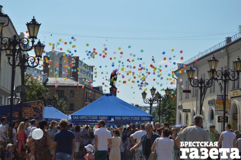 День города: Как менялся «градус» праздника в разных частях Бреста