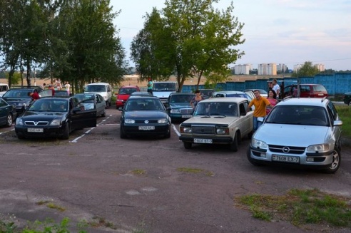 Фотофакт: в Мозыре открылся автокинотеатр под открытым небом