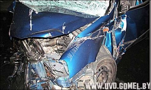 В Калинковичах «Ниссан» столкнулся с грузовым поездом