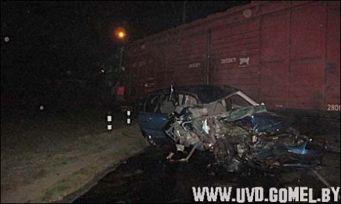В Калинковичах «Ниссан» столкнулся с грузовым поездом