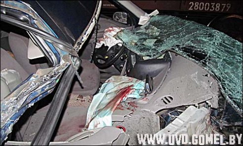 В Калинковичах «Ниссан» столкнулся с грузовым поездом