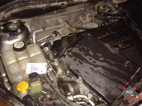 В Слуцке на автостоянке загорелся автомобиль