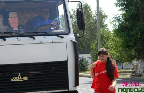 60 бутылок воды «испарились» с лунинецких улиц за 20 минут