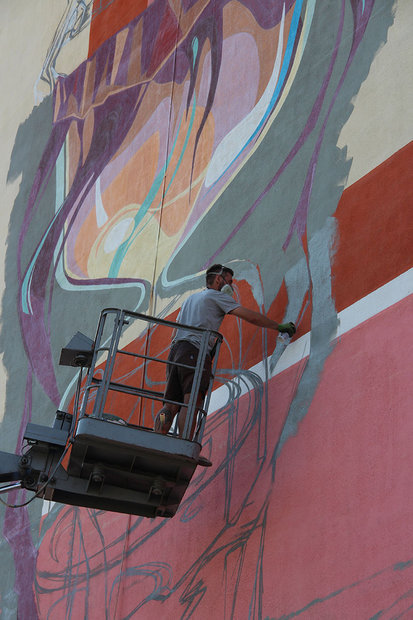 Как Короткевича перепутали с Кобзоном. Уличные художники потрудились в Рогачеве Как Короткевича перепутали с Кобзоном. Уличные художники потрудились в Рогачеве