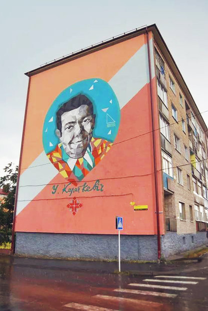 Как Короткевича перепутали с Кобзоном. Уличные художники потрудились в Рогачеве Как Короткевича перепутали с Кобзоном. Уличные художники потрудились в Рогачеве