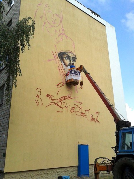 Как Короткевича перепутали с Кобзоном. Уличные художники потрудились в Рогачеве Как Короткевича перепутали с Кобзоном. Уличные художники потрудились в Рогачеве