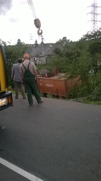 Мусоровоз вне дороги