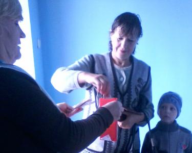 Чтобы помочь школьникам, Красный Крест вышел на улицы города